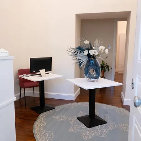 בית הארחה Bernini House 4*