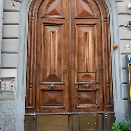 Bernini House בית הארחה נאפולי