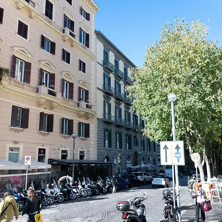 بيت ضيافة Bernini House نابولي